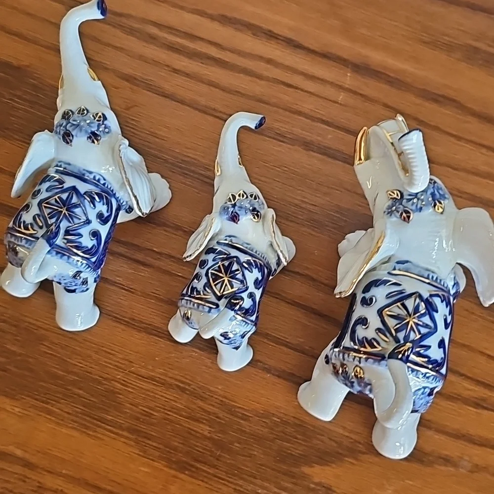 White Ceramic Elephant Figurine Family With 14K Gold Trim - Picture 3 of 13